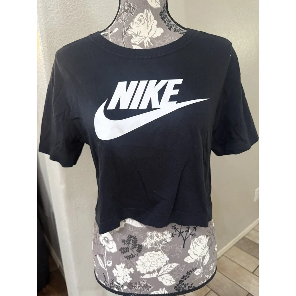 The Nike Tee Short Sleeve Shirt Women's Small Black Cropped Loose Fit Logo